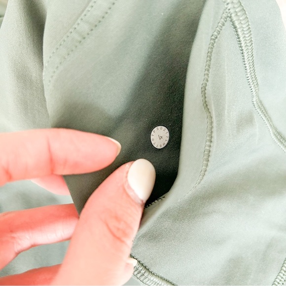 LULULEMON |  Lost In Pace Skirt Skort in Dark Forest Side Pockets Size 4 - Picture 11 of 11